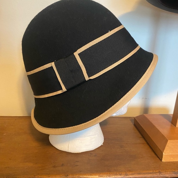 Black and tan wool cloche flapper hat in size M/L - Picture 4 of 10